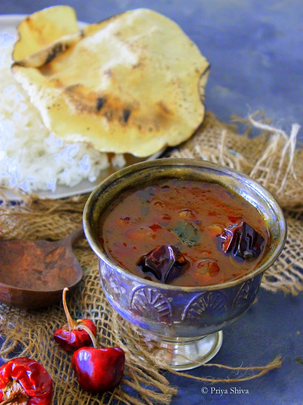 chinna vengayam vattal kozhumbu recipe