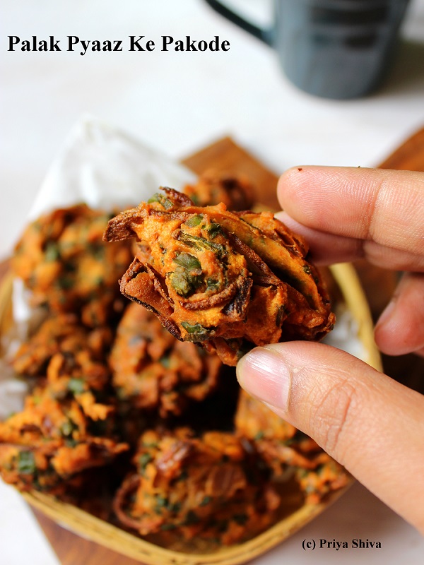 palak pyaaz ke pakode