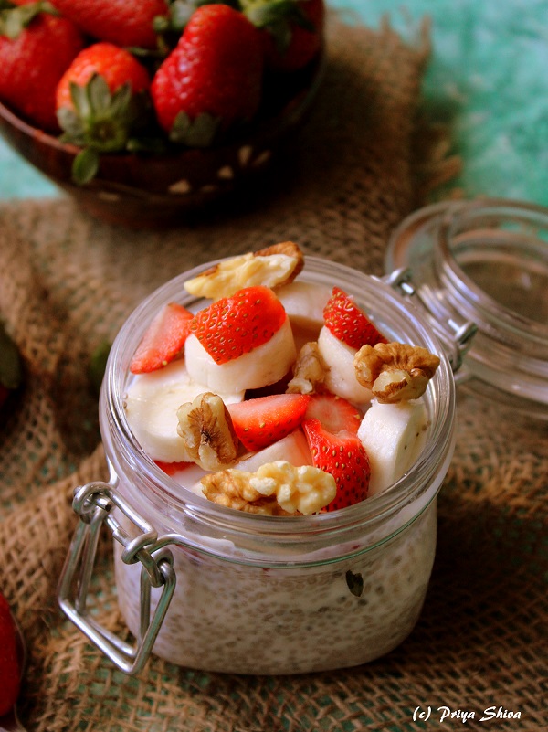 Overnight Chia Seed Pudding Breakfast in a Jar