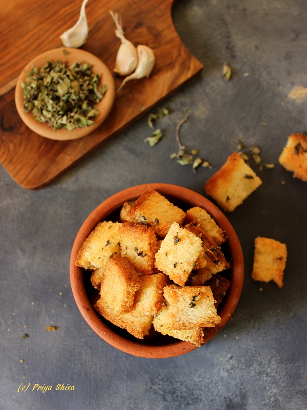 garlic-oregano-baked-croutons-recipe