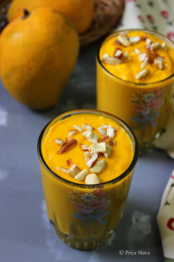 Spiced Mango Oatmeal Smoothie - PRIYA KITCHENETTE